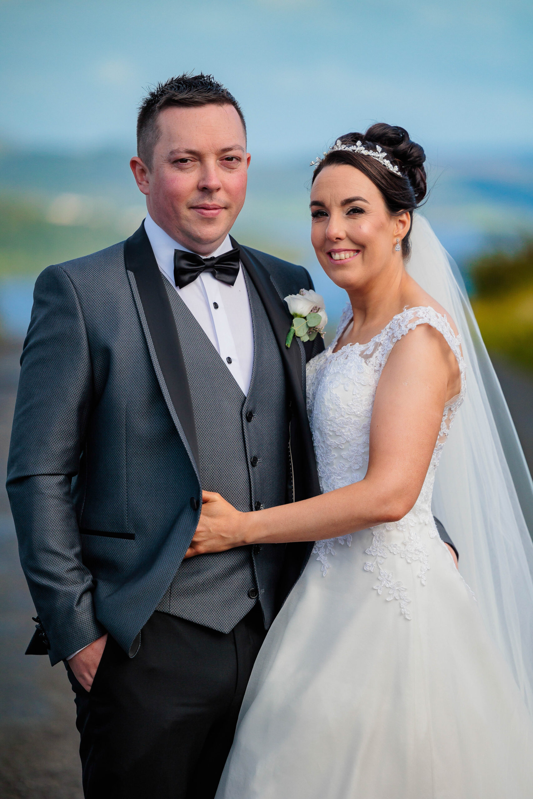 2022 bride, Sligo Wedding, Wedding, autumn wedding, classic cars, green bridesmaid dresses, lakeside creatives, wedding cake